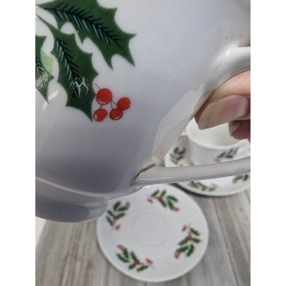 Apulum Porcelain Holly Berries Christmas Tree 3 Tea Cup & 4 Saucer - Picture 4 of 5